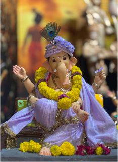 Ganesh statues and décor pieces